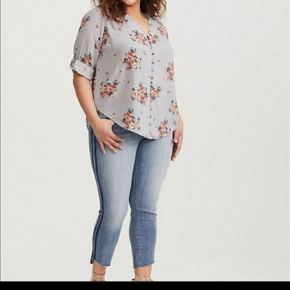 Torrid Grey Floral Challis Harper Blouse Size 4/4x